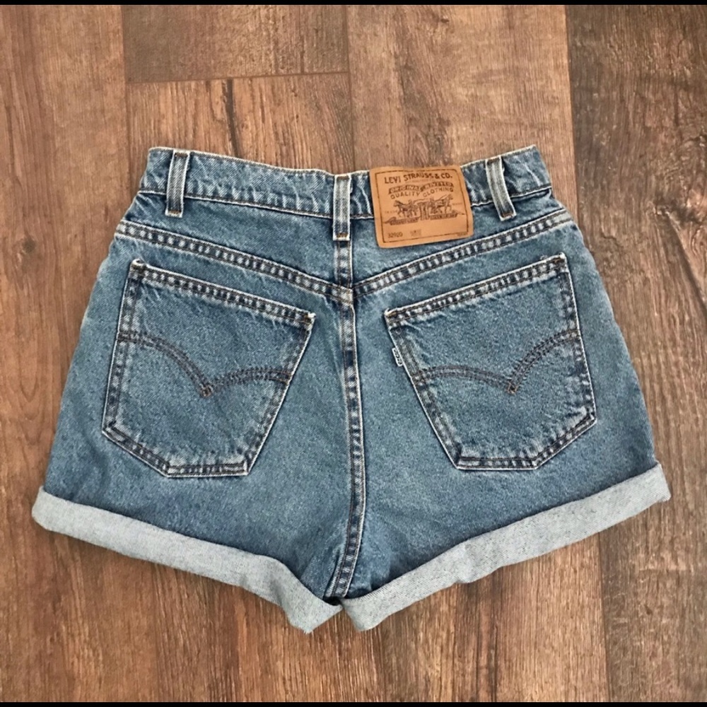 Vintage Levi’s 912 Slim Fit Jean Shorts